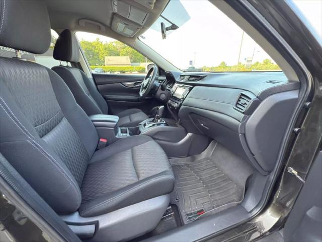 Photo of 2017 Midnight Jade Nissan Rogue