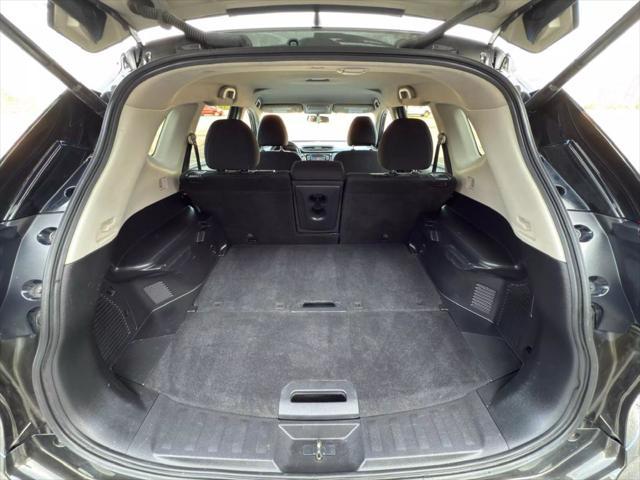 Photo of 2017 Midnight Jade Nissan Rogue