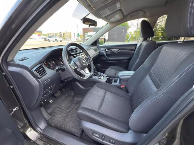 Photo of 2017 Midnight Jade Nissan Rogue