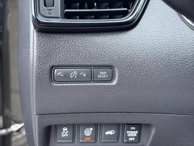 Photo of 2017 Midnight Jade Nissan Rogue