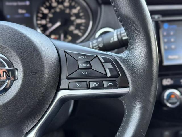Photo of 2017 Midnight Jade Nissan Rogue