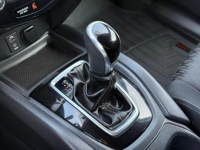Photo of 2017 Midnight Jade Nissan Rogue