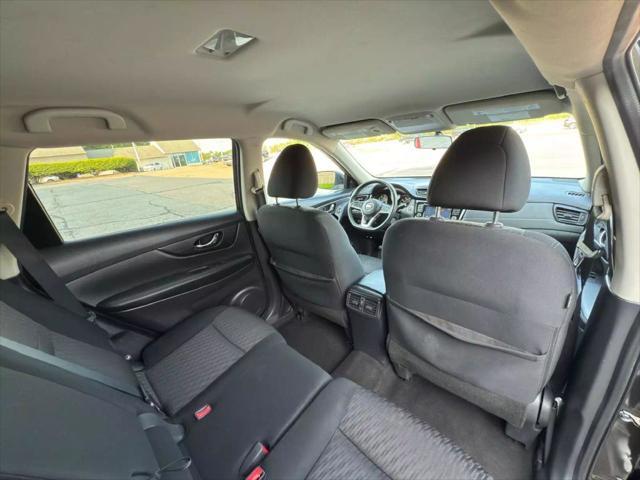 Photo of 2017 Midnight Jade Nissan Rogue