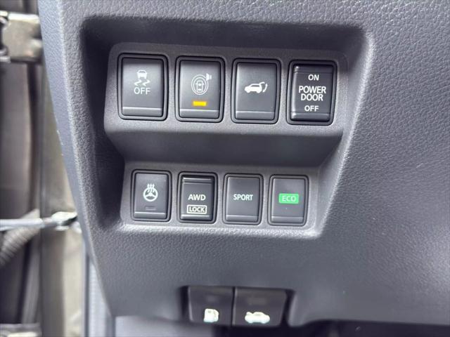 Photo of 2017 Midnight Jade Nissan Rogue