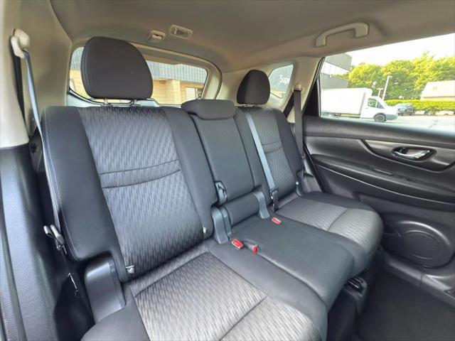 Photo of 2017 Midnight Jade Nissan Rogue