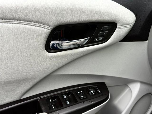 Photo of 2016 Fathom Blue Pearl Acura RDX