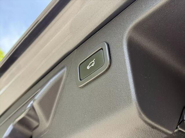 Photo of 2018 Gray Land Rover Discovery Sport