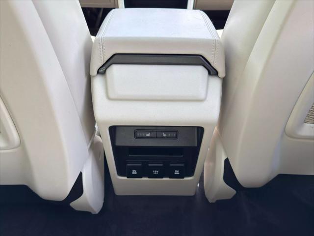 Photo of 2018 Gray Land Rover Discovery Sport