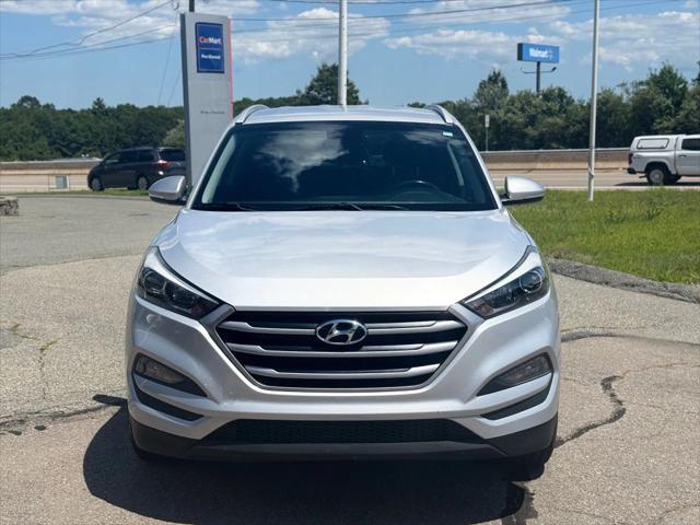 Photo of 2018 Molten Silver Hyundai TUCSON