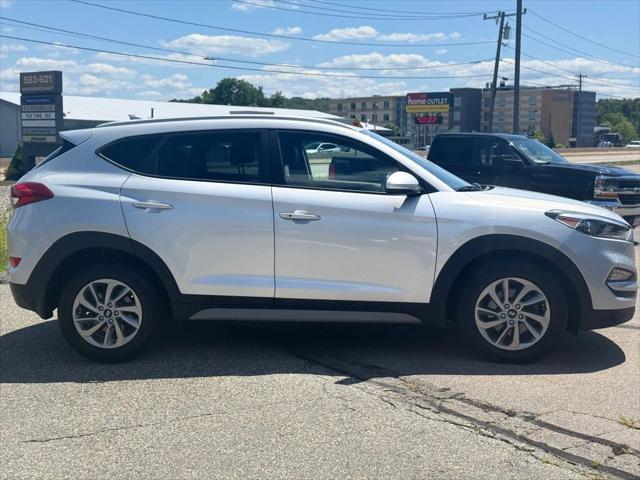 Photo of 2018 Molten Silver Hyundai TUCSON