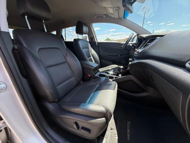 Photo of 2018 Molten Silver Hyundai TUCSON