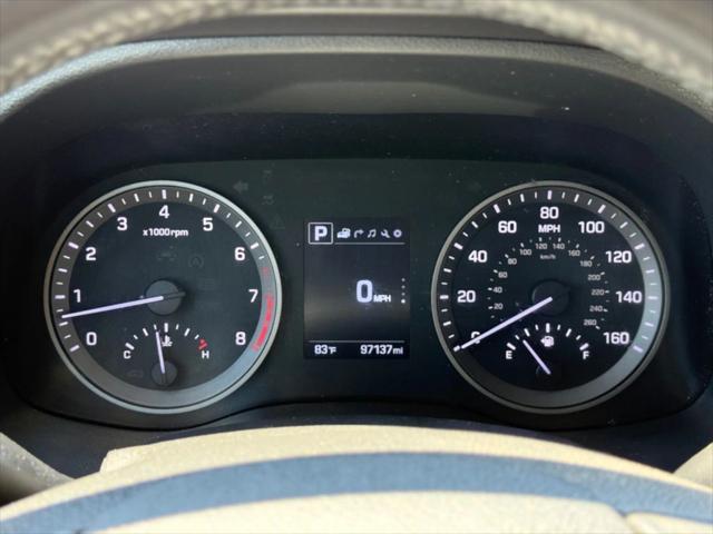 Photo of 2018 Molten Silver Hyundai TUCSON