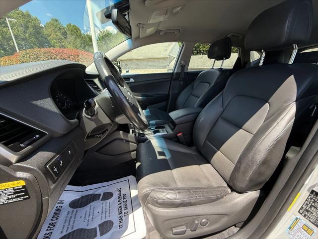 Photo of 2018 Molten Silver Hyundai TUCSON
