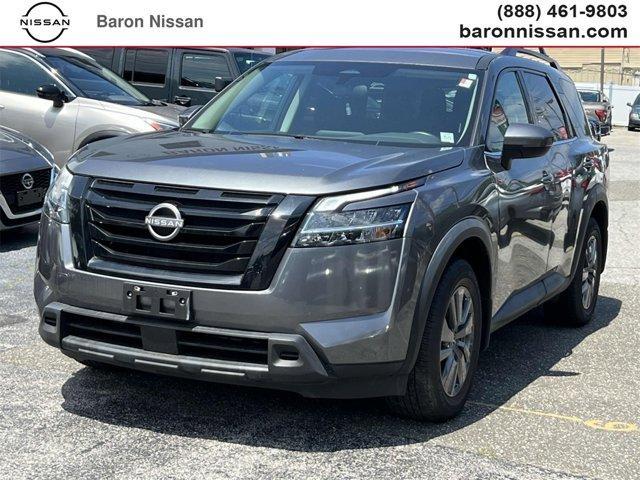 Photo of 2022 Gun Metallic Nissan Pathfinder