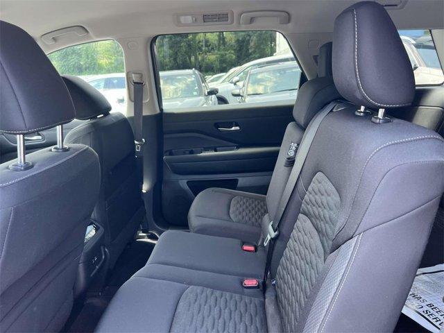 Photo of 2022 Gun Metallic Nissan Pathfinder