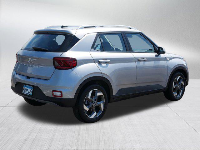 Photo of 2024 Shimmering Silver Hyundai VENUE