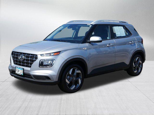 Photo of 2024 Shimmering Silver Hyundai VENUE