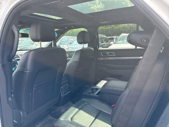 Photo of 2017 White Platinum Metallic Tri-Coat Ford Explorer