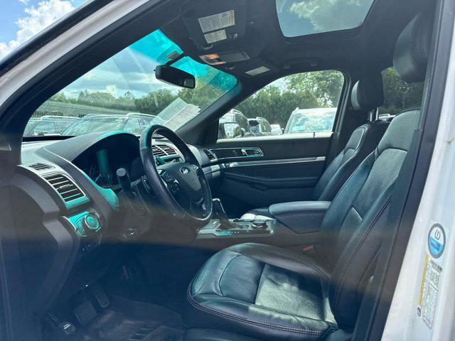 Photo of 2017 White Platinum Metallic Tri-Coat Ford Explorer