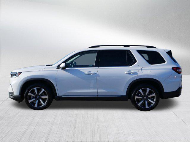 Photo of 2024 Platinum White Pearl Honda Pilot