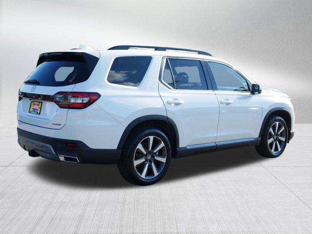 Photo of 2024 Platinum White Pearl Honda Pilot