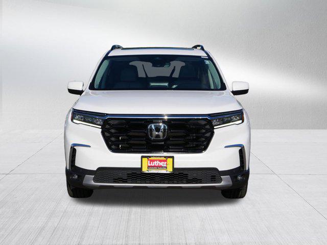 Photo of 2024 Platinum White Pearl Honda Pilot