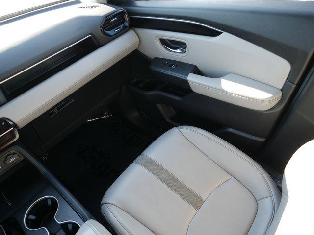 Photo of 2024 Platinum White Pearl Honda Pilot