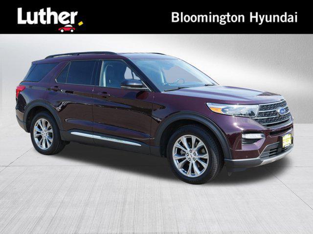 Photo of 2022 Jewel Red Metallic Tinted Clearcoat Ford Explorer
