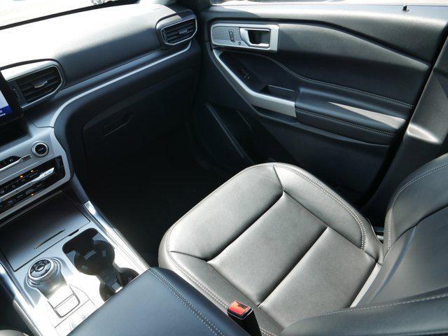 Photo of 2022 Jewel Red Metallic Tinted Clearcoat Ford Explorer
