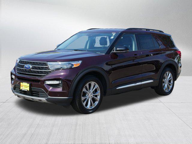 Photo of 2022 Jewel Red Metallic Tinted Clearcoat Ford Explorer