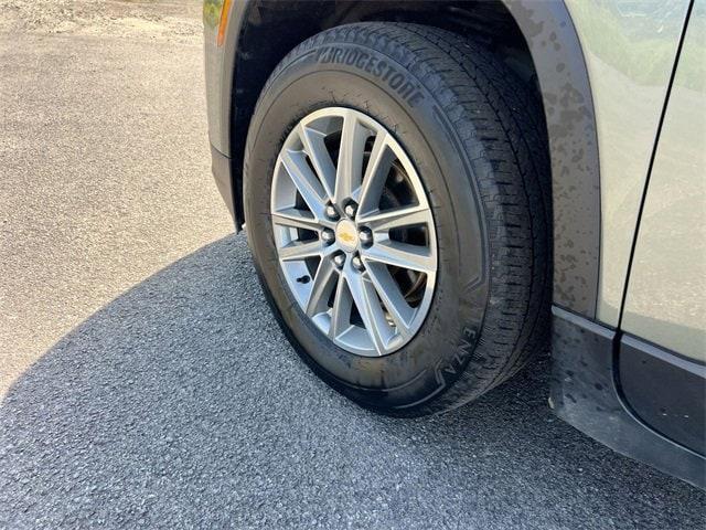 Photo of 2023 Silver Sage Metallic Chevrolet Traverse