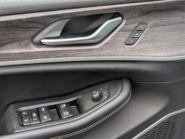 Photo of 2021 Baltic Gray Metallic Clearcoat Jeep Grand Cherokee L