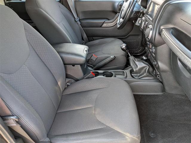 Photo of 2017 Granite Crystal Metallic Clearcoat Jeep Wrangler Unlimited