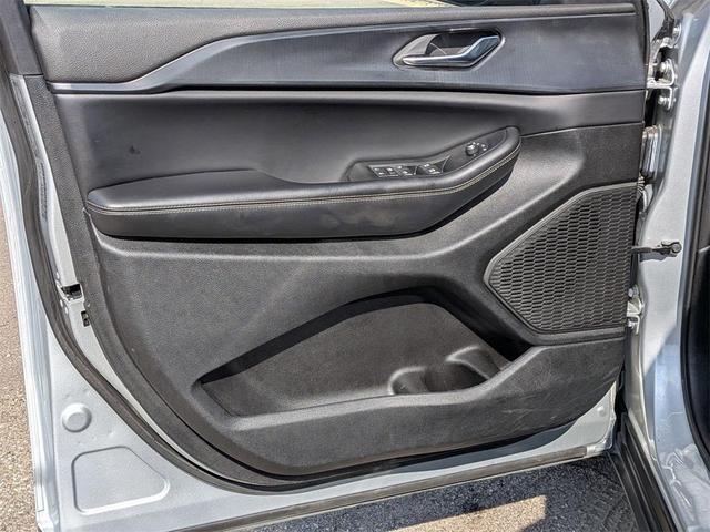 Photo of 2024 Silver Zynith Jeep Grand Cherokee L