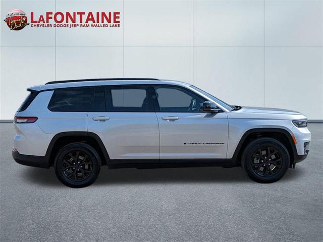 Photo of 2024 Silver Zynith Jeep Grand Cherokee L