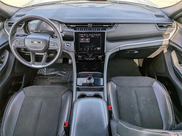 Photo of 2024 Silver Zynith Jeep Grand Cherokee L