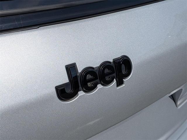 Photo of 2024 Silver Zynith Jeep Grand Cherokee L