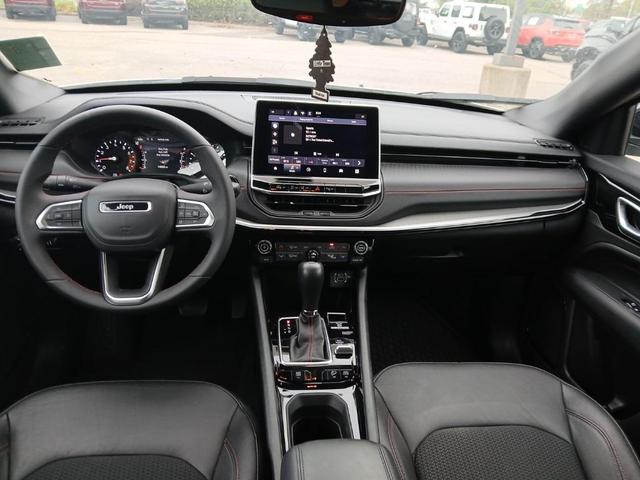 Photo of 2025 Bright White Clearcoat Jeep Compass