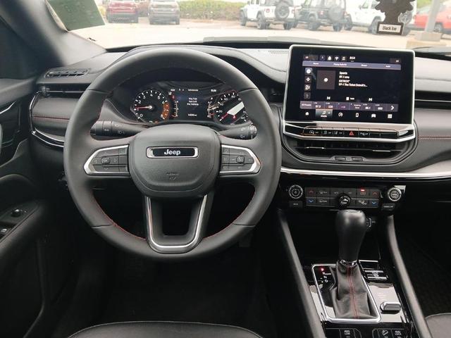 Photo of 2025 Bright White Clearcoat Jeep Compass