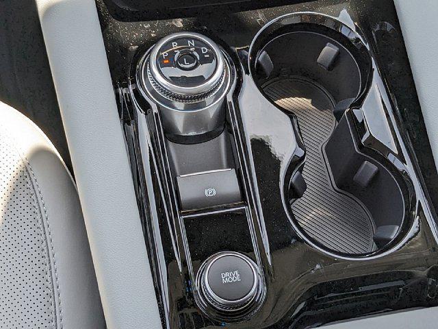 Photo of 2025 Star White Metallic Tri-Coat Ford Explorer