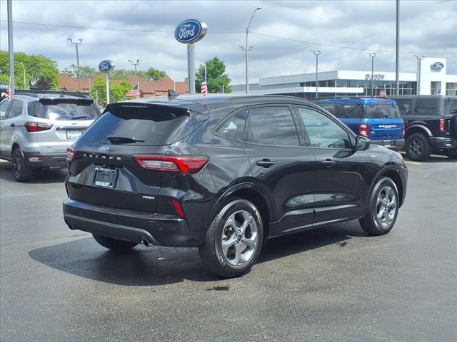 Photo of 2023 Agate Black Metallic Ford Escape