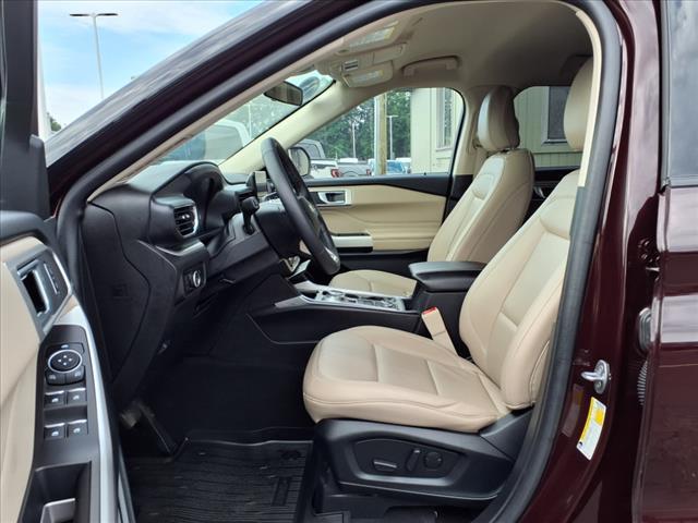 Photo of 2023 Jewel Red Metallic Tinted Clearcoat Ford Explorer
