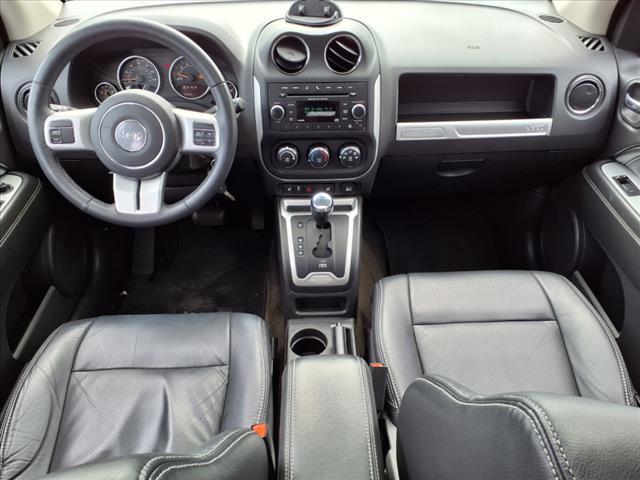 Photo of 2017 White Jeep Compass