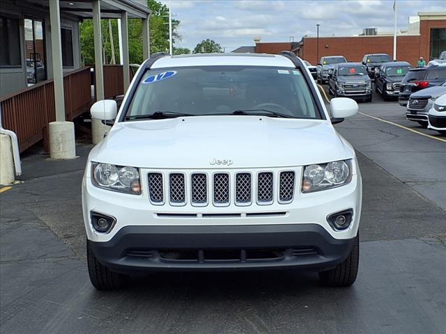 Photo of 2017 White Jeep Compass