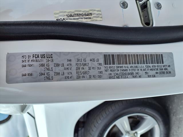 Photo of 2017 White Jeep Compass