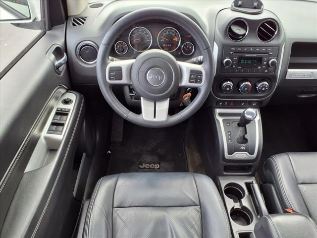 Photo of 2017 White Jeep Compass