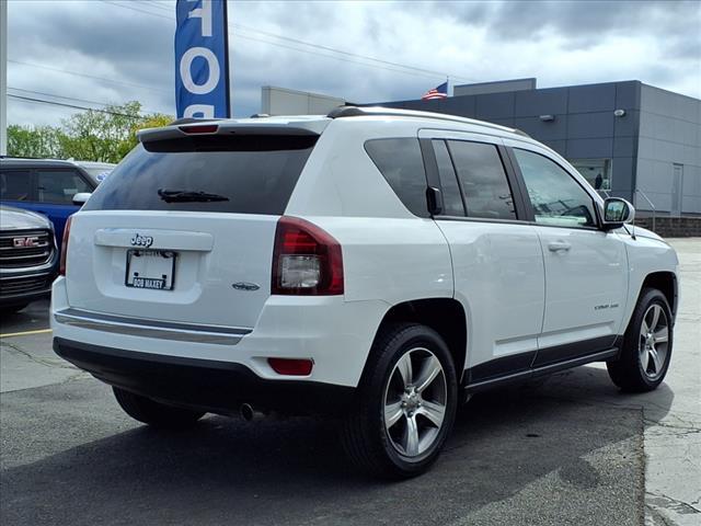 Photo of 2017 White Jeep Compass