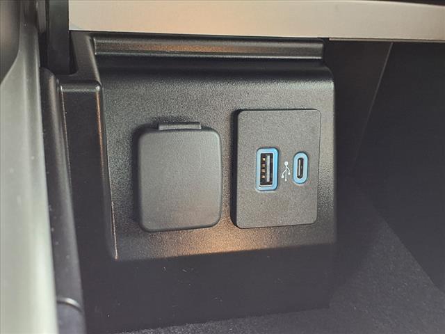 Photo of 2022 Star White Metallic Tri-Coat Ford Explorer