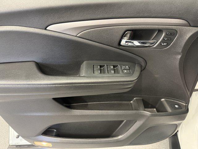 Photo of 2022 Platinum White Pearl Honda Ridgeline