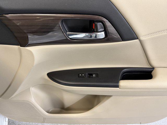 Photo of 2017 White Orchid Pearl Honda Accord